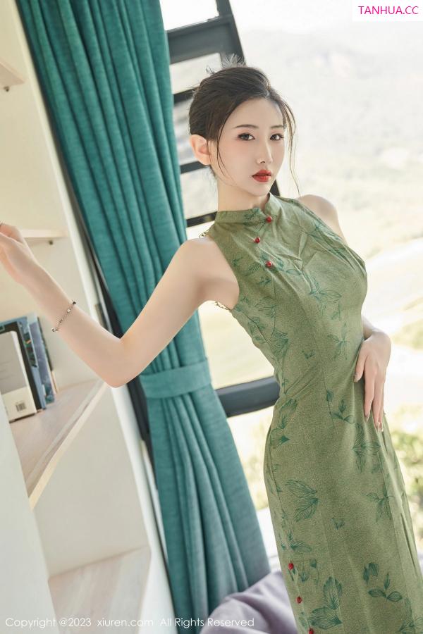   [XiuRen]高清写真图 2023.08.03 No.7181 沈青黛 旗袍美腿第30张图片